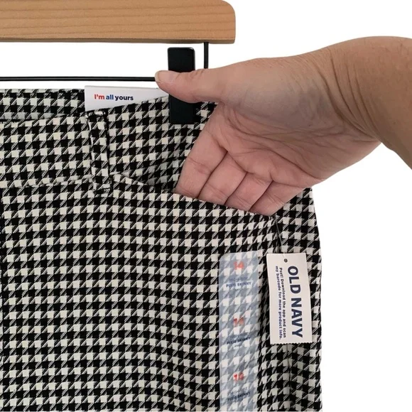 Old Navy Black & Cream Houndstooth High Rise Pixie Skinny Pants - Picture 5 of 8